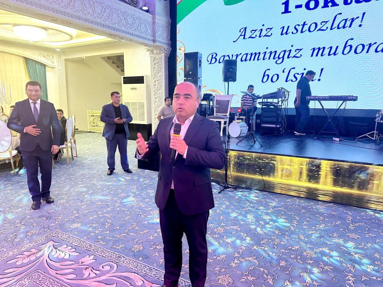 Read more about the article O‘qituvchi va murabbiylar kuni munosabati bilan tashkil etilgan tantanali tadbir