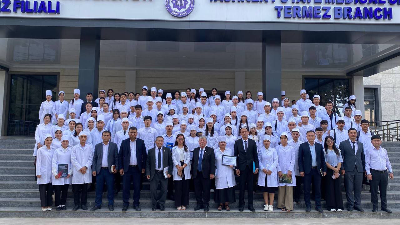 Вы сейчас просматриваете Незабываемая встреча с художниками в рамках проекта «Делимся просвещением»