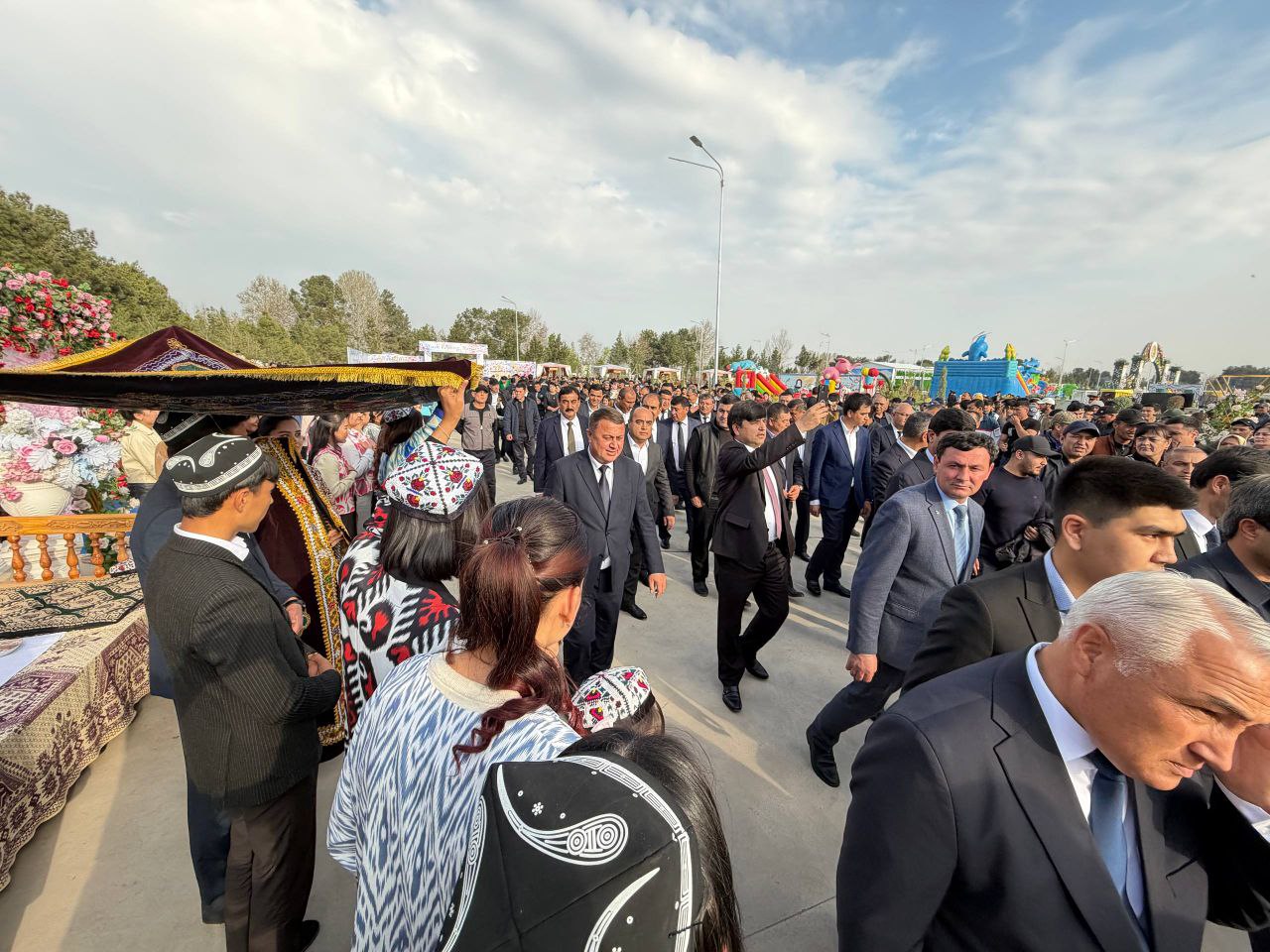 Read more about the article Navro‘zni ulug‘lash insonni ulug‘lashdir.