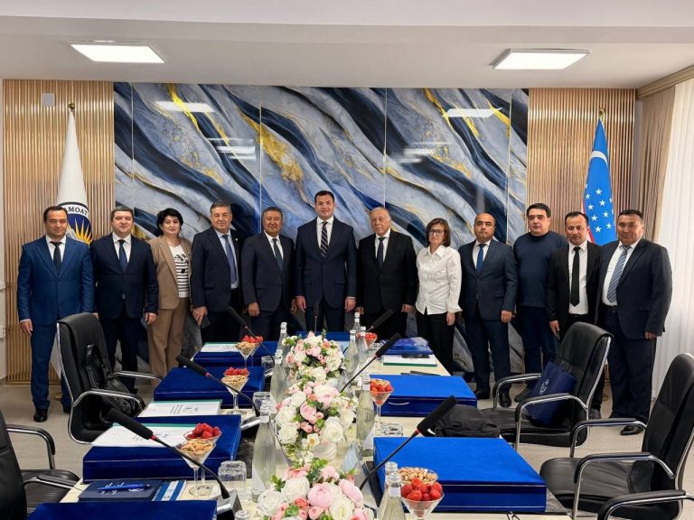 Подробнее о статье В Фергане обсуждались вопросы медицинского образования и возможностей для молодежи.